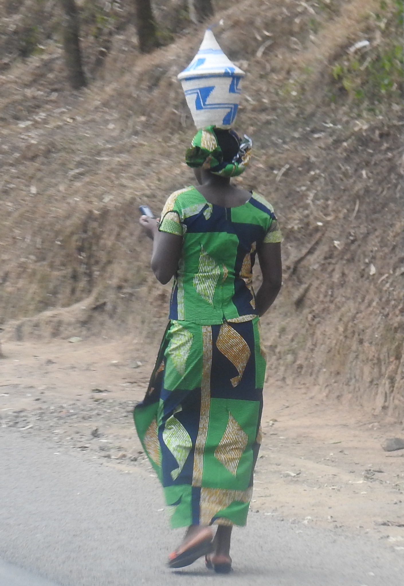 WOman_balancing_pot_with_phone.jpg